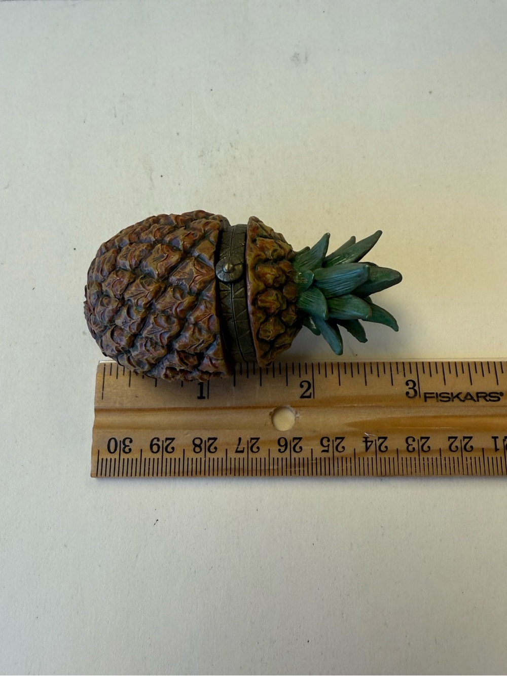 Vintage 2005 Resin Pineapple Trinket Box with Hula Dancer Inside. - Picture 12 of 12